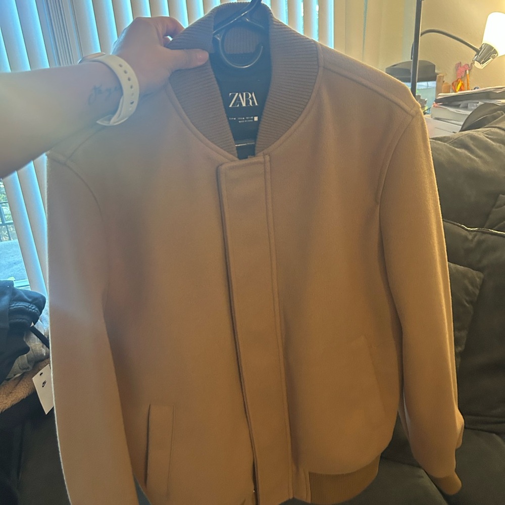 Beige/tan bomber jacket